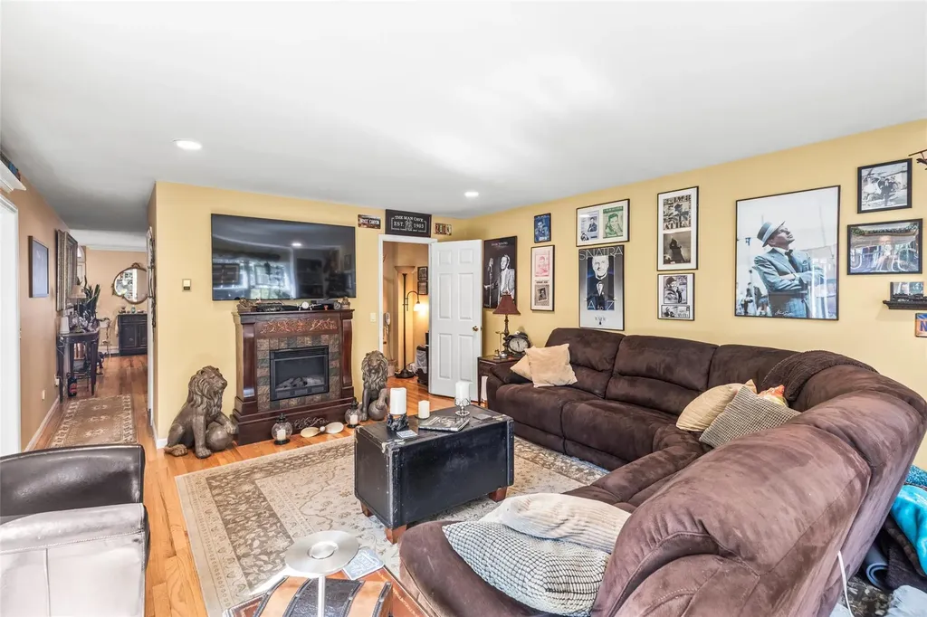 39 Baldwin Boulevard Bayville NY 11709