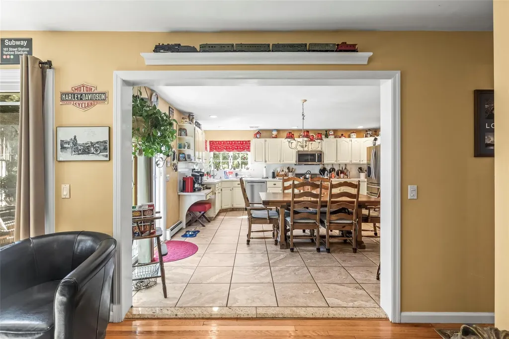 39 Baldwin Boulevard Bayville NY 11709