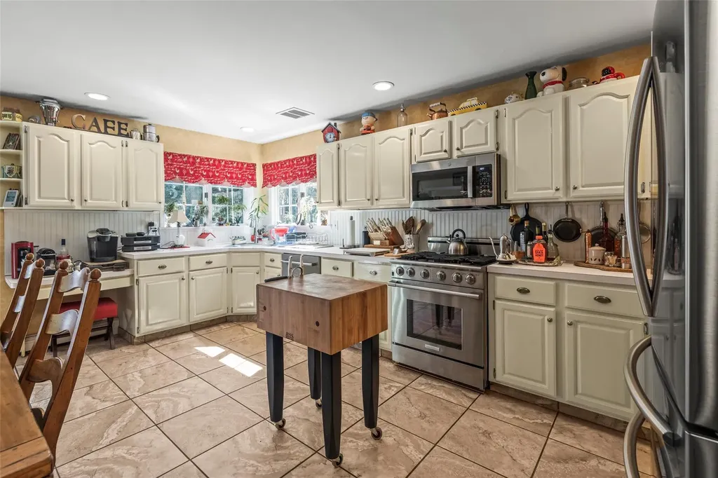 39 Baldwin Boulevard Bayville NY 11709
