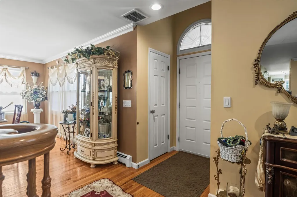 39 Baldwin Boulevard Bayville NY 11709