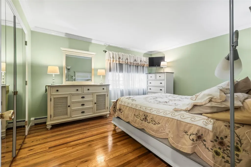 39 Baldwin Boulevard Bayville NY 11709