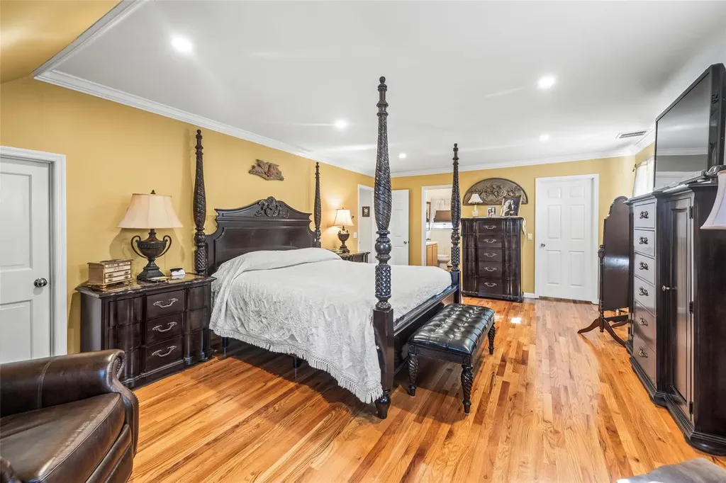 39 Baldwin Boulevard Bayville NY 11709