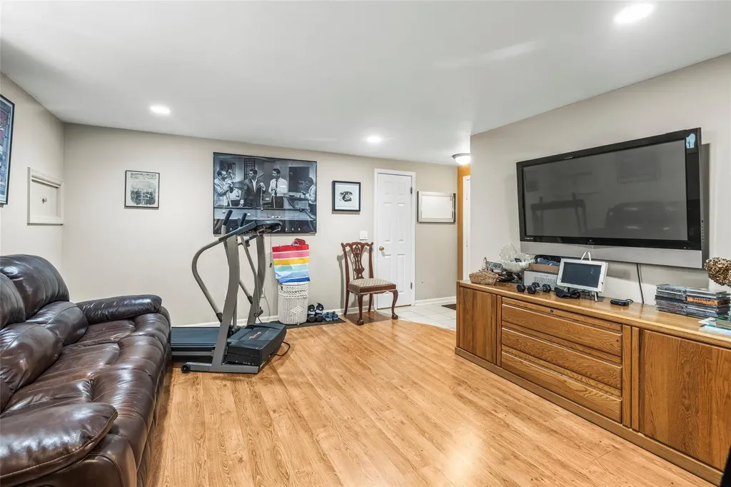 39 Baldwin Boulevard Bayville NY 11709