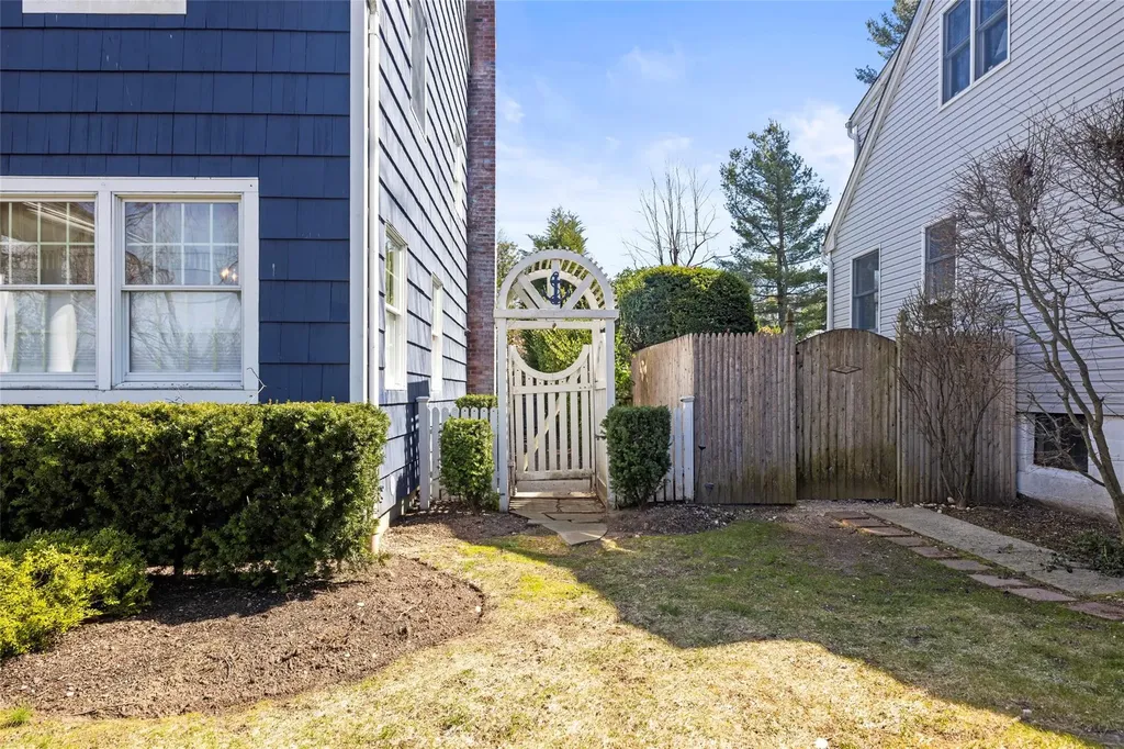 39 Baldwin Boulevard Bayville NY 11709
