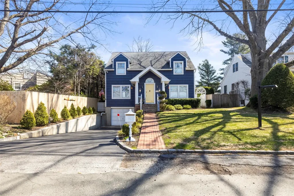 39 Baldwin Boulevard Bayville NY 11709