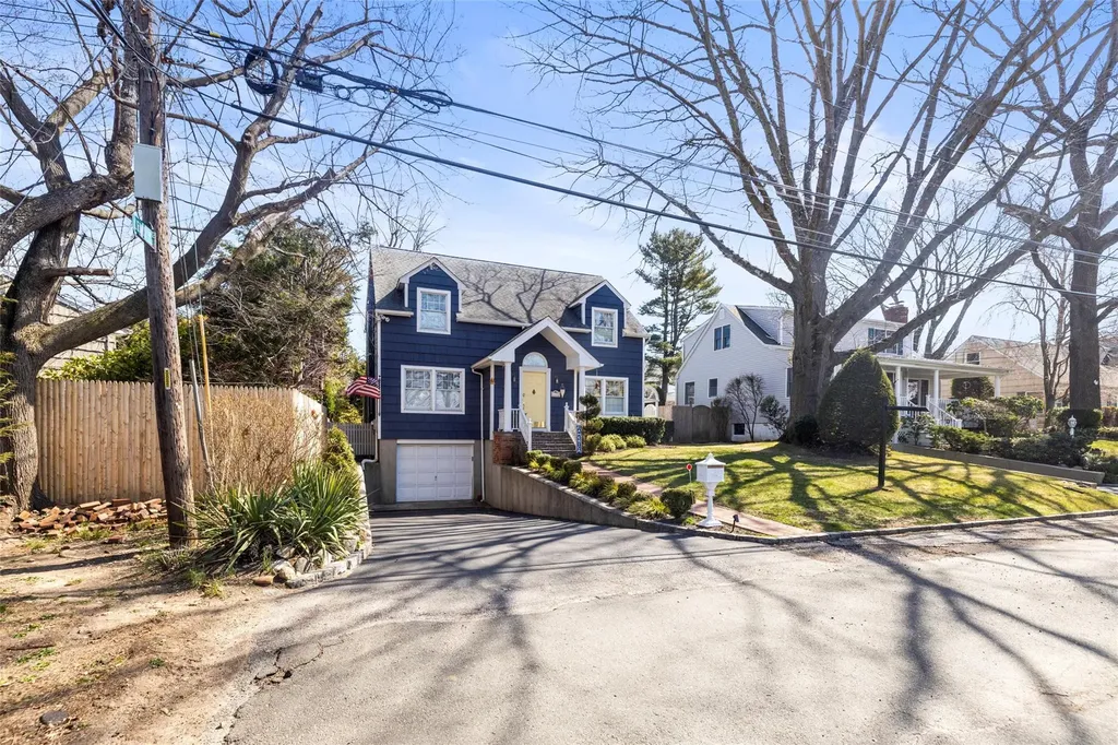 39 Baldwin Boulevard Bayville NY 11709