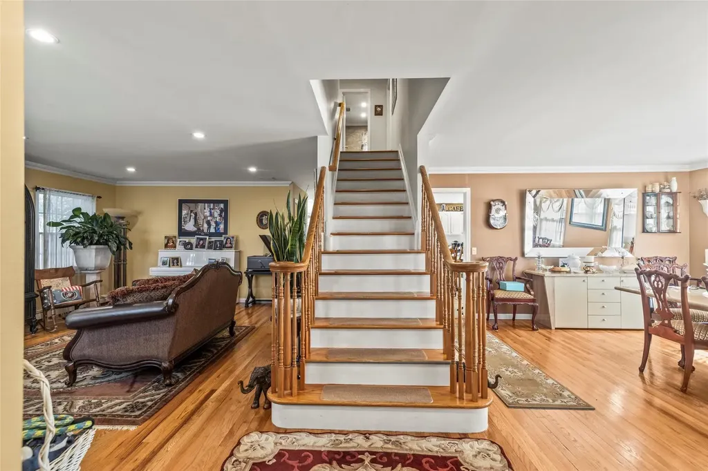 39 Baldwin Boulevard Bayville NY 11709
