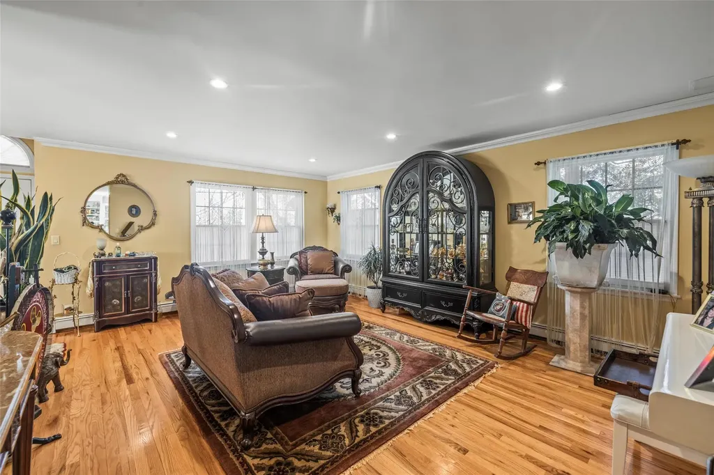 39 Baldwin Boulevard Bayville NY 11709