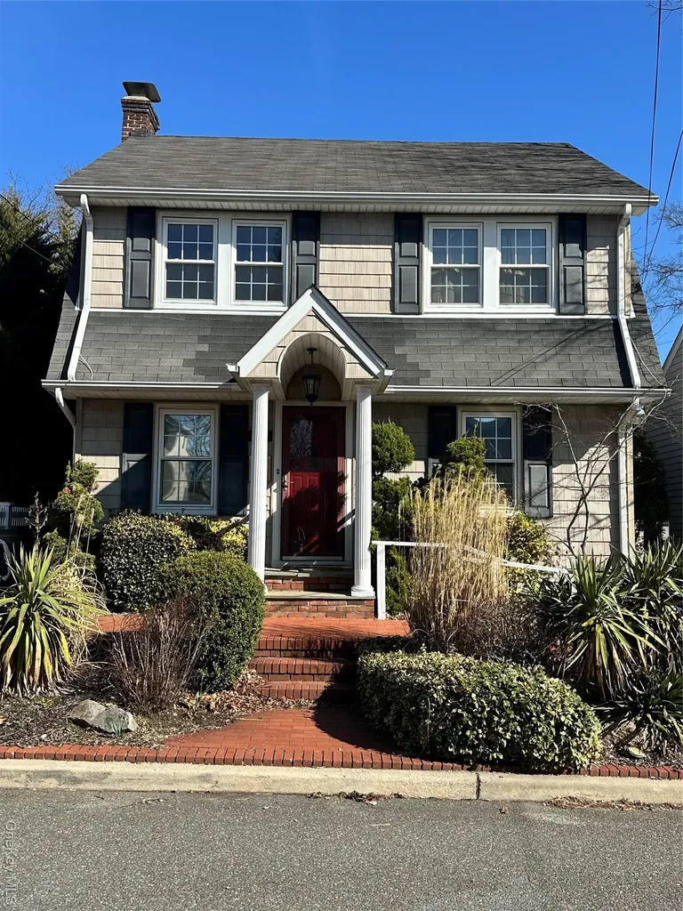 122 Finucane Place Woodmere NY 11598