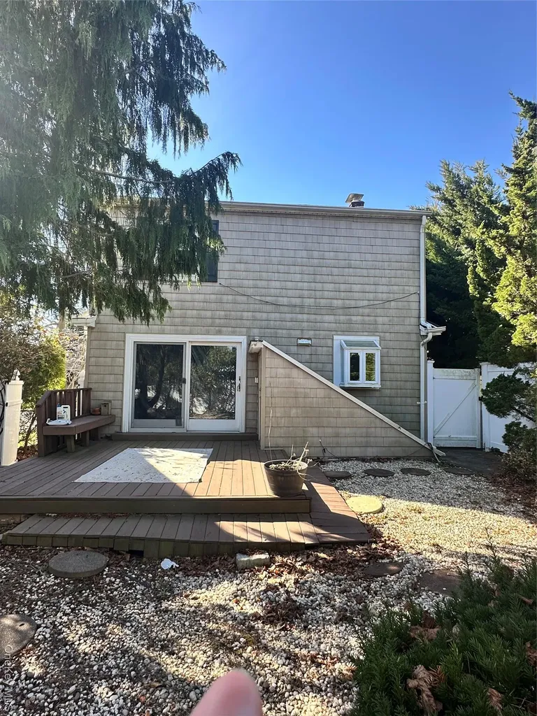 122 Finucane Place Woodmere NY 11598