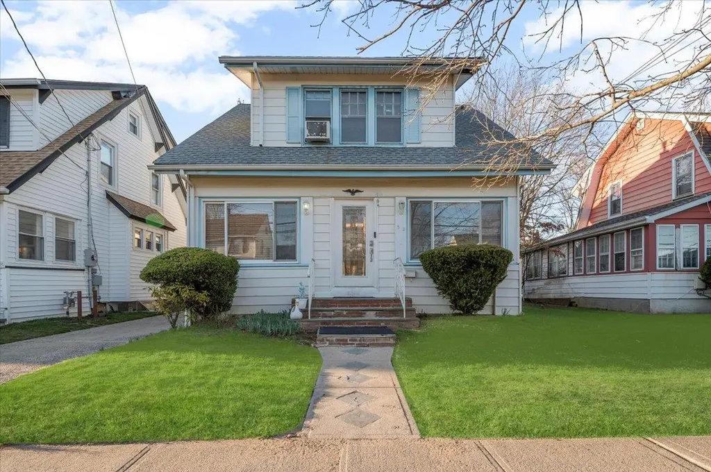 32 W Milton Street Freeport NY 11520