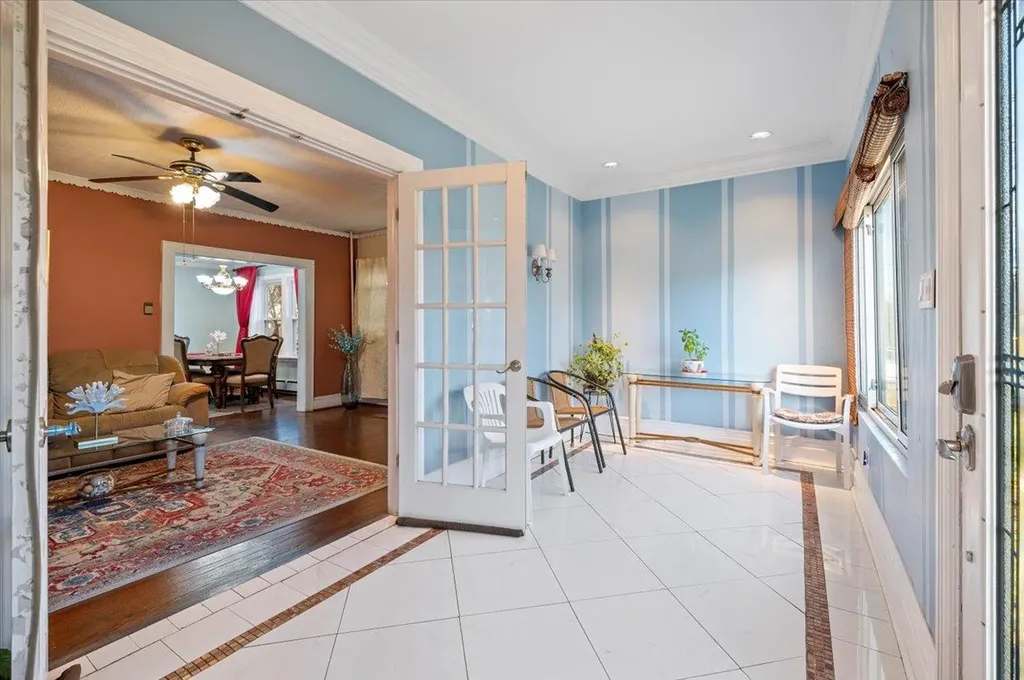 32 W Milton Street Freeport NY 11520