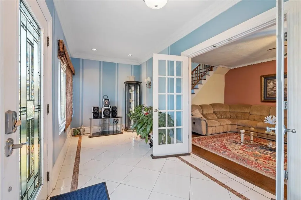 32 W Milton Street Freeport NY 11520