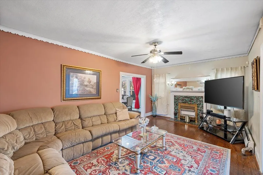 32 W Milton Street Freeport NY 11520