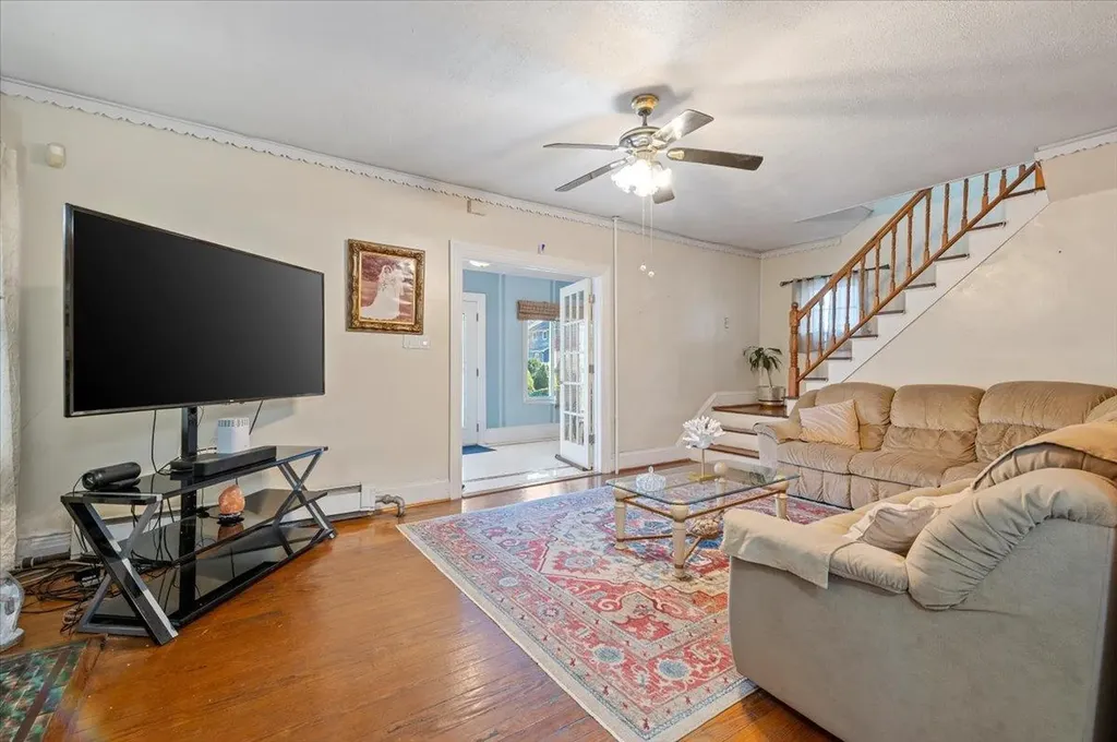 32 W Milton Street Freeport NY 11520