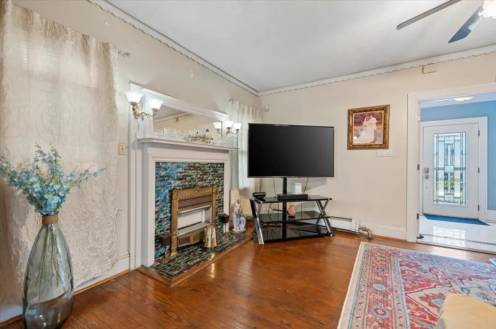 32 W Milton Street Freeport NY 11520