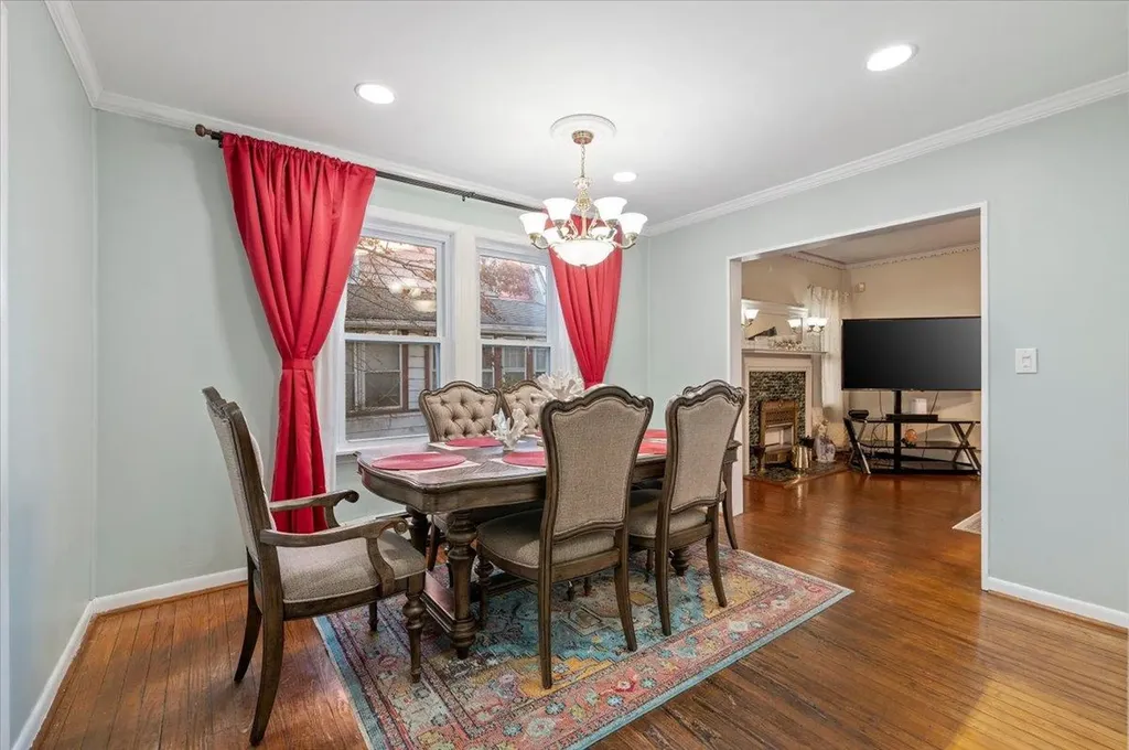 32 W Milton Street Freeport NY 11520