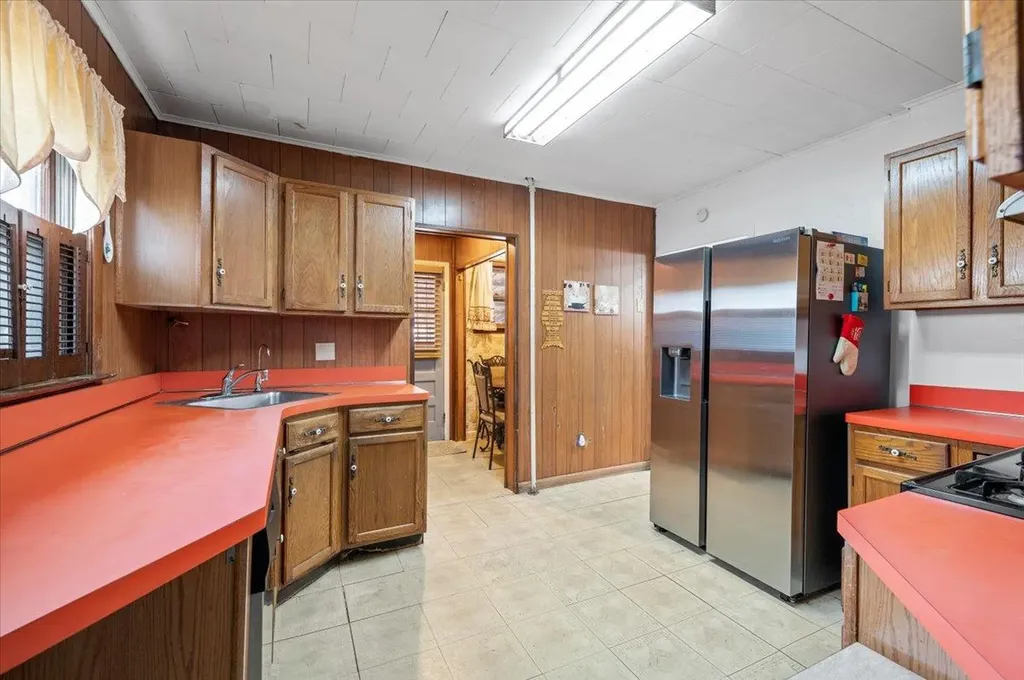 32 W Milton Street Freeport NY 11520