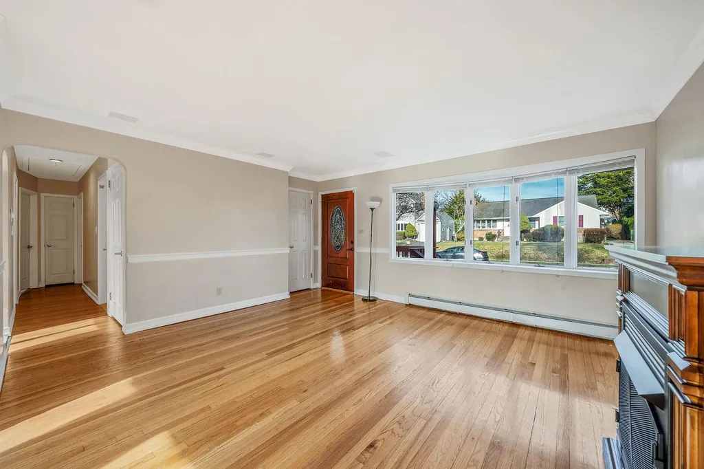 12 Cheshire Avenue Syosset NY 11791