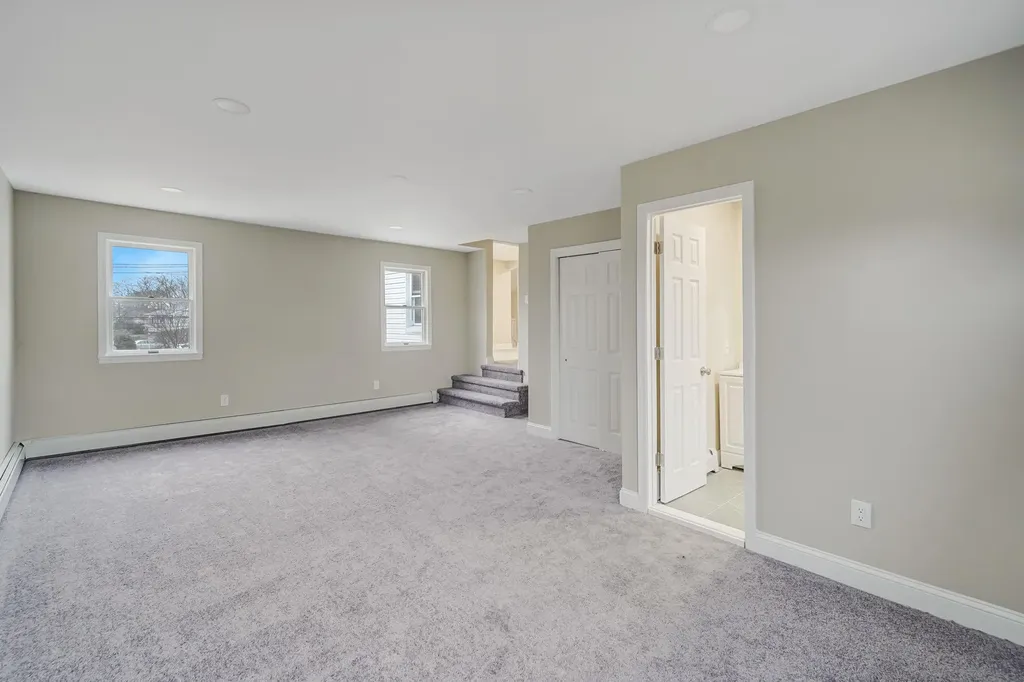 63 E Neck Court West Babylon NY 11704