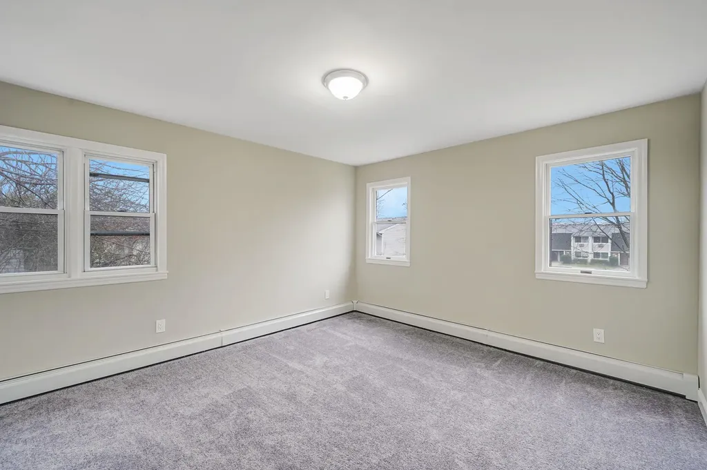 63 E Neck Court West Babylon NY 11704