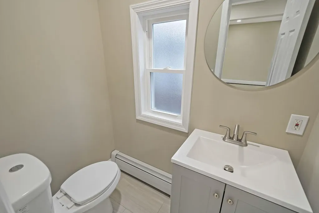 63 E Neck Court West Babylon NY 11704