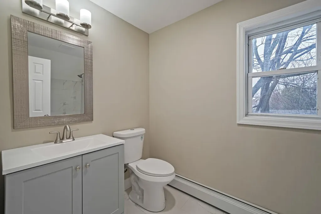 63 E Neck Court West Babylon NY 11704