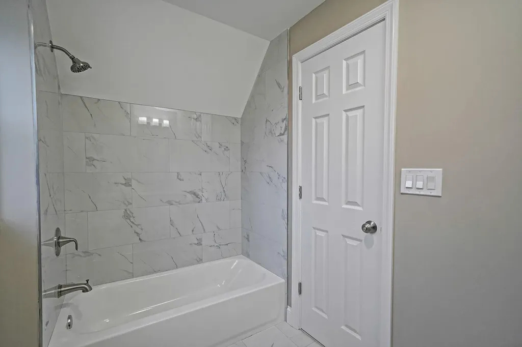63 E Neck Court West Babylon NY 11704