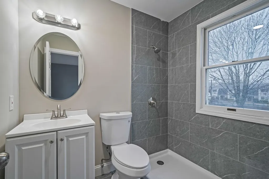 63 E Neck Court West Babylon NY 11704