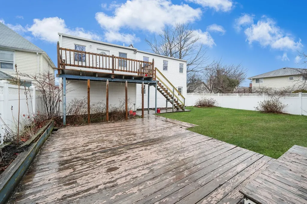 63 E Neck Court West Babylon NY 11704