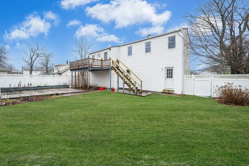 63 E Neck Court West Babylon NY 11704