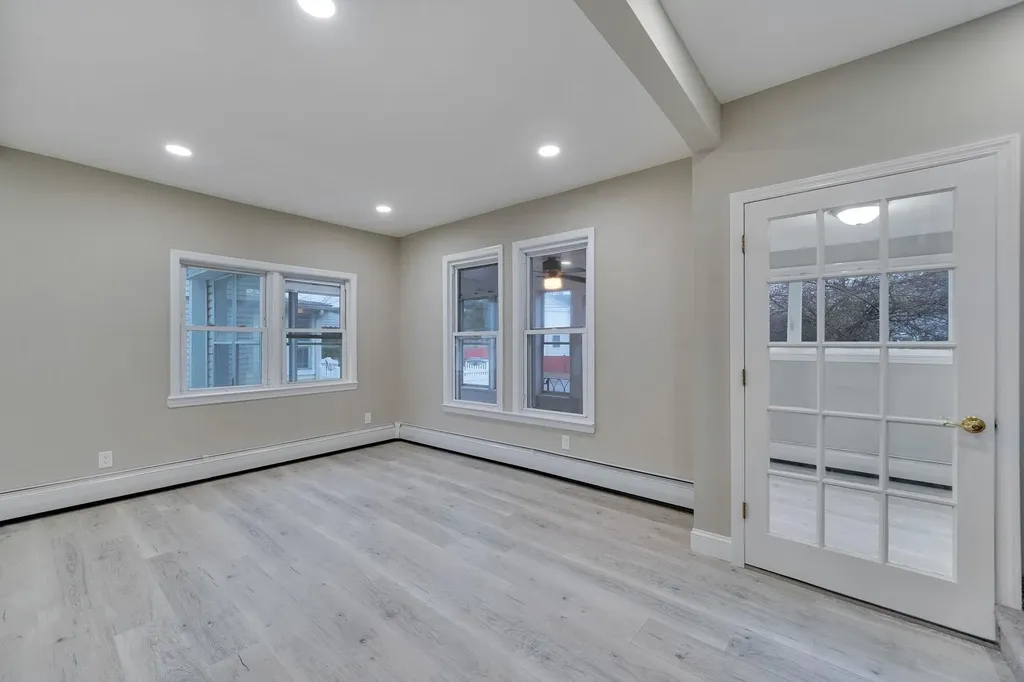 63 E Neck Court West Babylon NY 11704