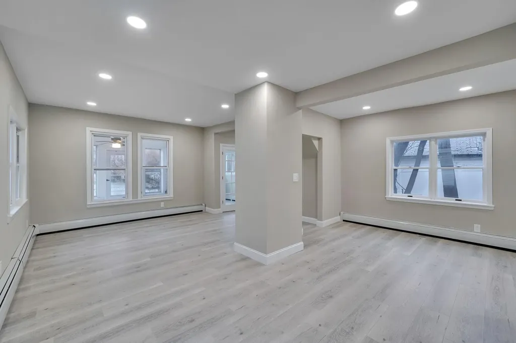 63 E Neck Court West Babylon NY 11704