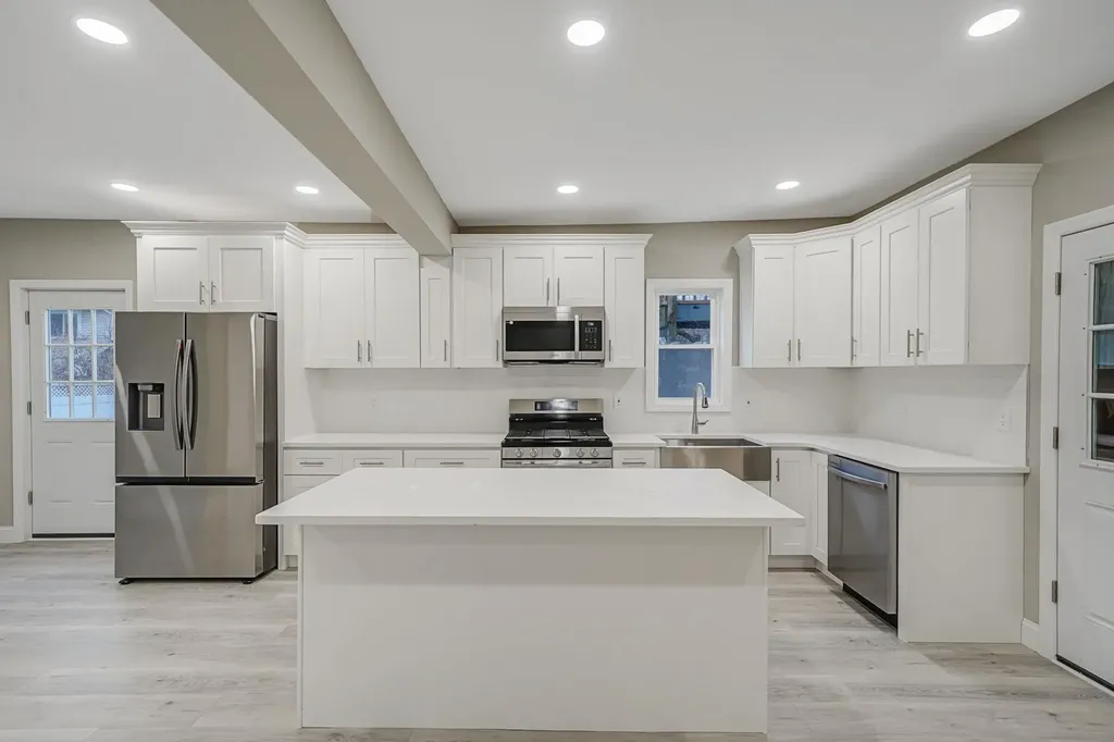 63 E Neck Court West Babylon NY 11704