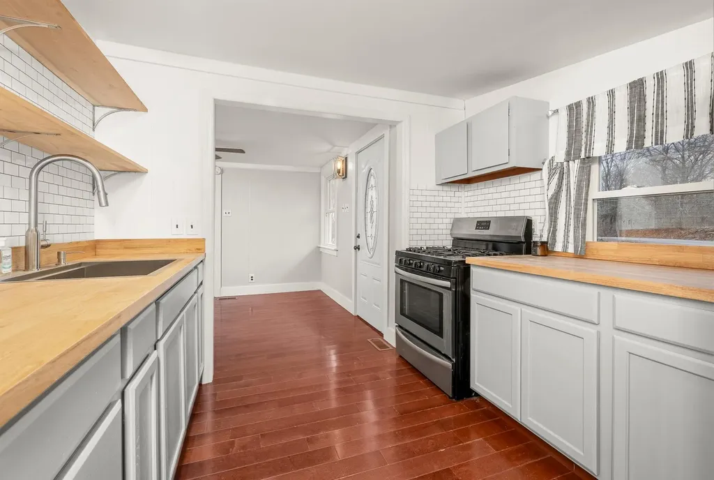 84 Cottontail Road Ancram NY 12502