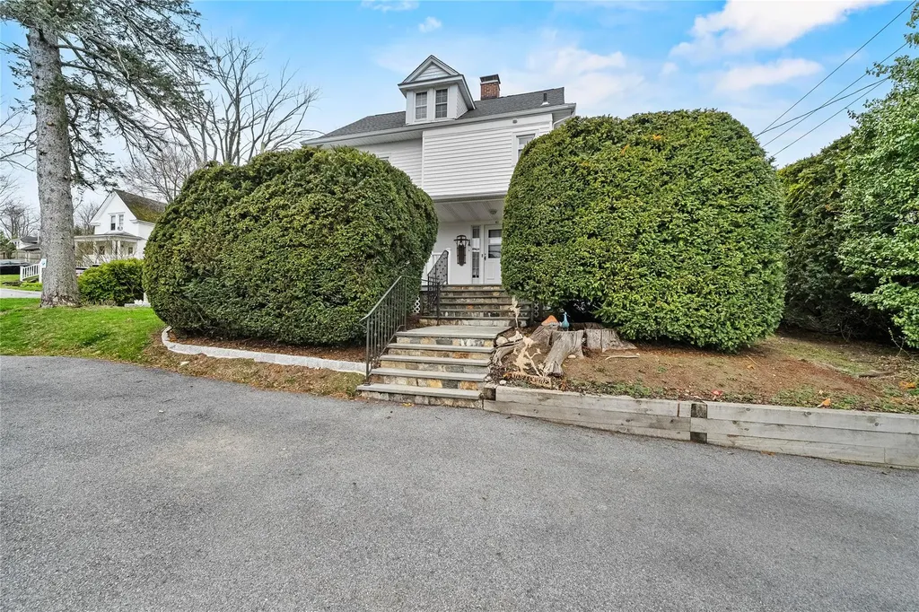 41 Mcalpin Avenue Mahopac NY 10541