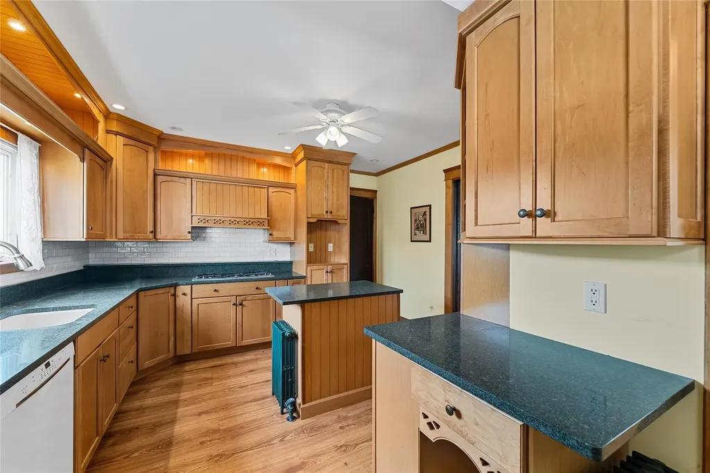 41 Mcalpin Avenue Mahopac NY 10541