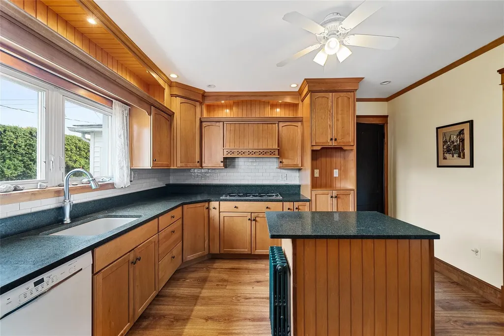 41 Mcalpin Avenue Mahopac NY 10541