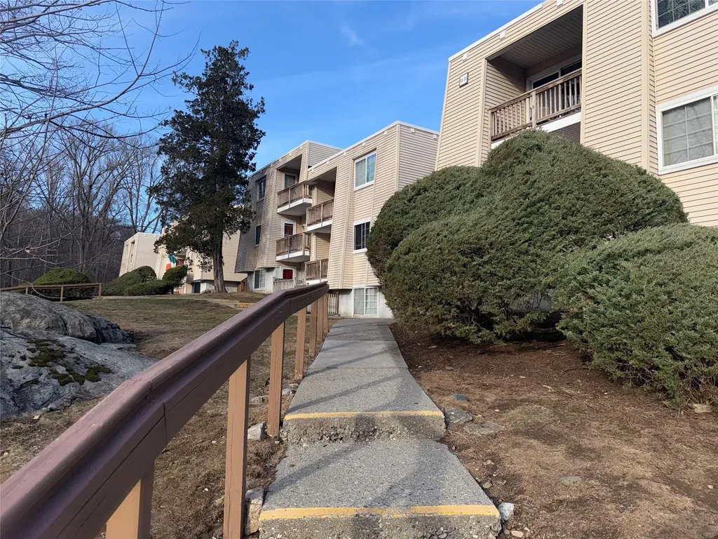 511 Fox Run Lane Carmel NY 10512