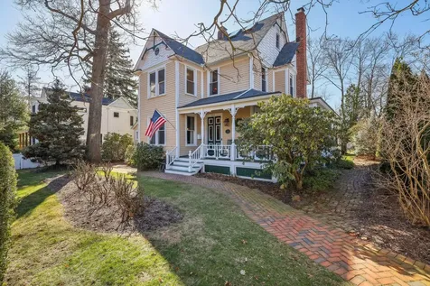 203 8th Avenue Sea Cliff NY 11579