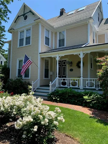 203 8th Avenue Sea Cliff NY 11579