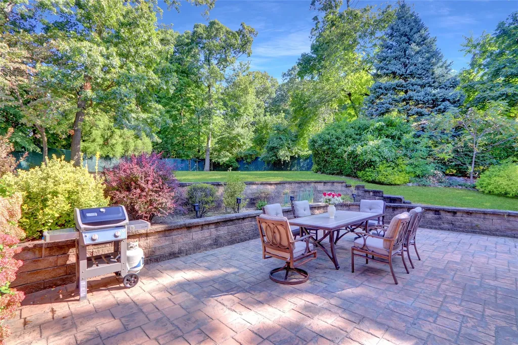 29 Hillside Lane Syosset NY 11791