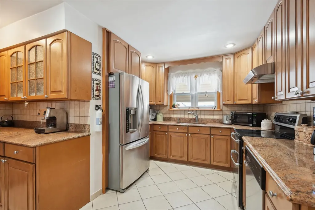 8 Patricia Court Bethpage NY 11714