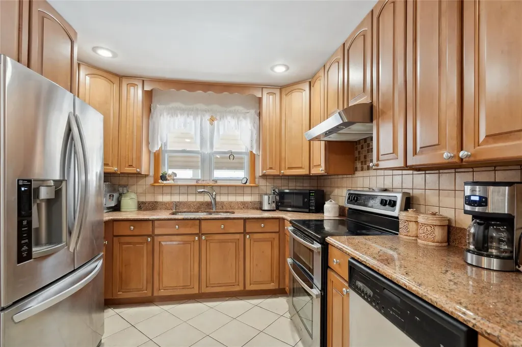 8 Patricia Court Bethpage NY 11714