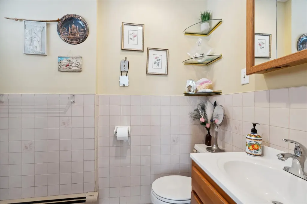 8 Patricia Court Bethpage NY 11714