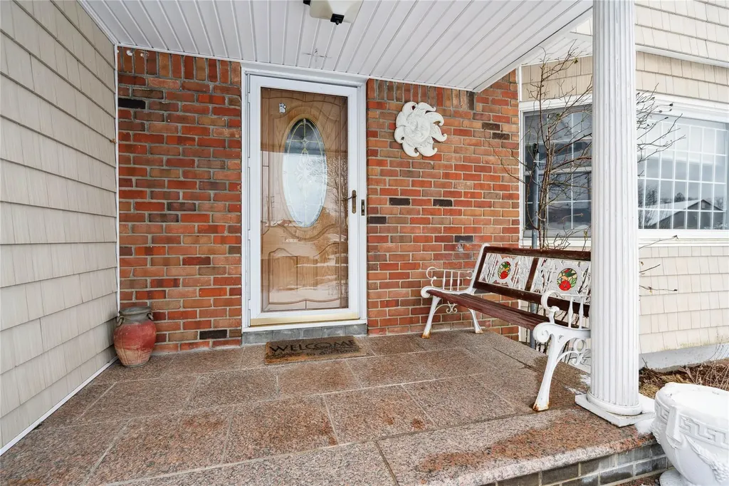 8 Patricia Court Bethpage NY 11714