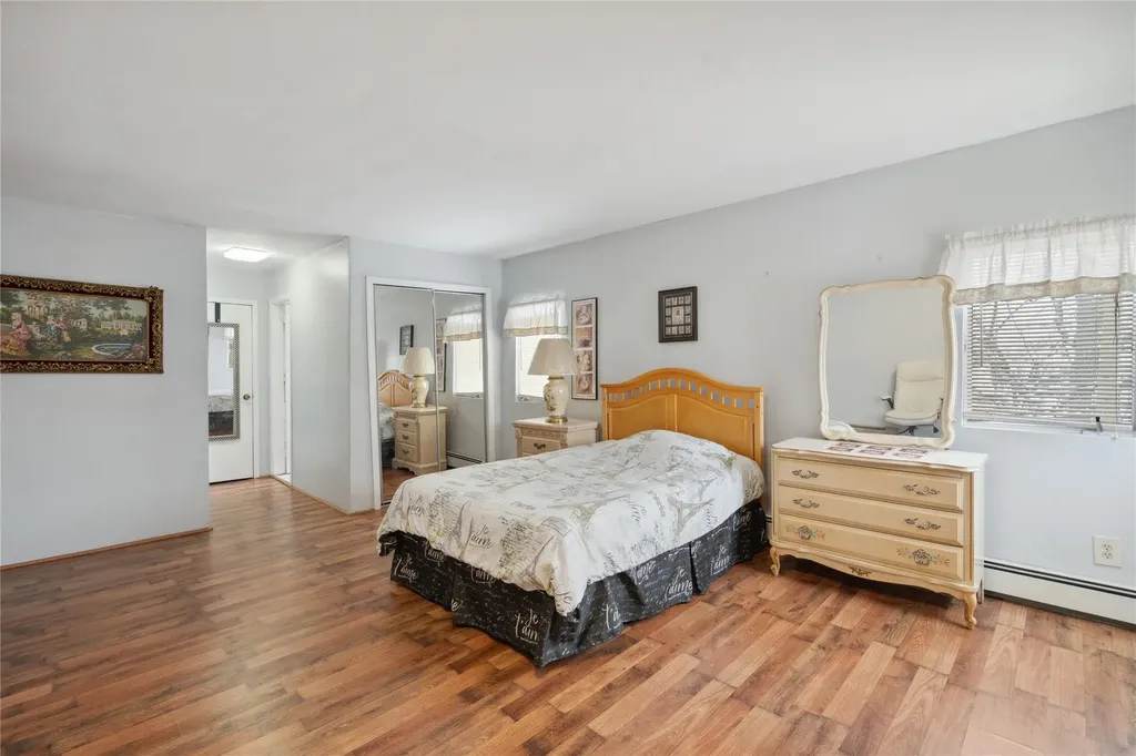8 Patricia Court Bethpage NY 11714