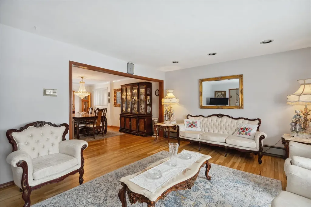8 Patricia Court Bethpage NY 11714