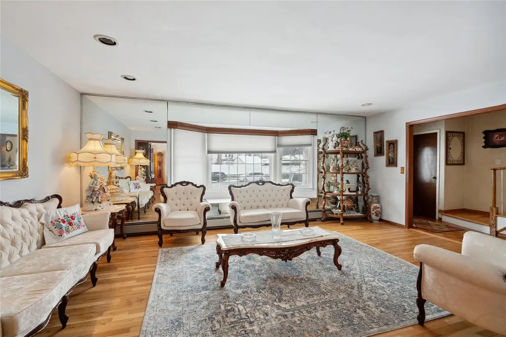 8 Patricia Court Bethpage NY 11714