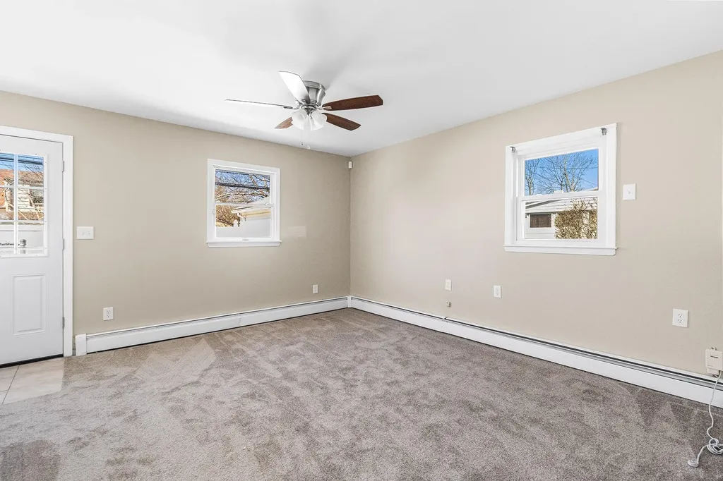 84 Ridge Lane Levittown NY 11756